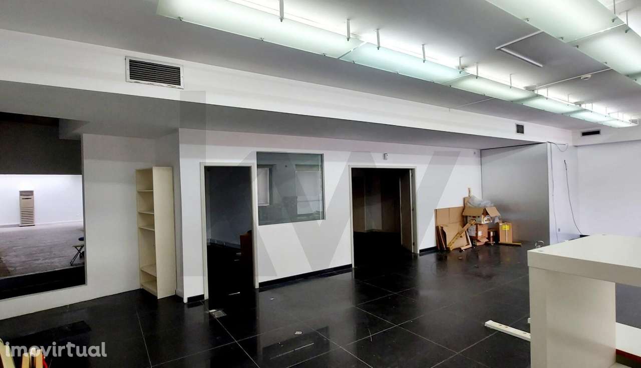 Loja com armazém e estacionamento no centro de Leça da Palmeira – Comé - Grande imagem: 5/21