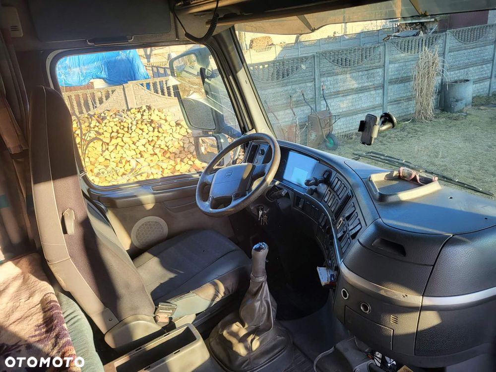 Volvo FH12 460 Globetrotter - 8