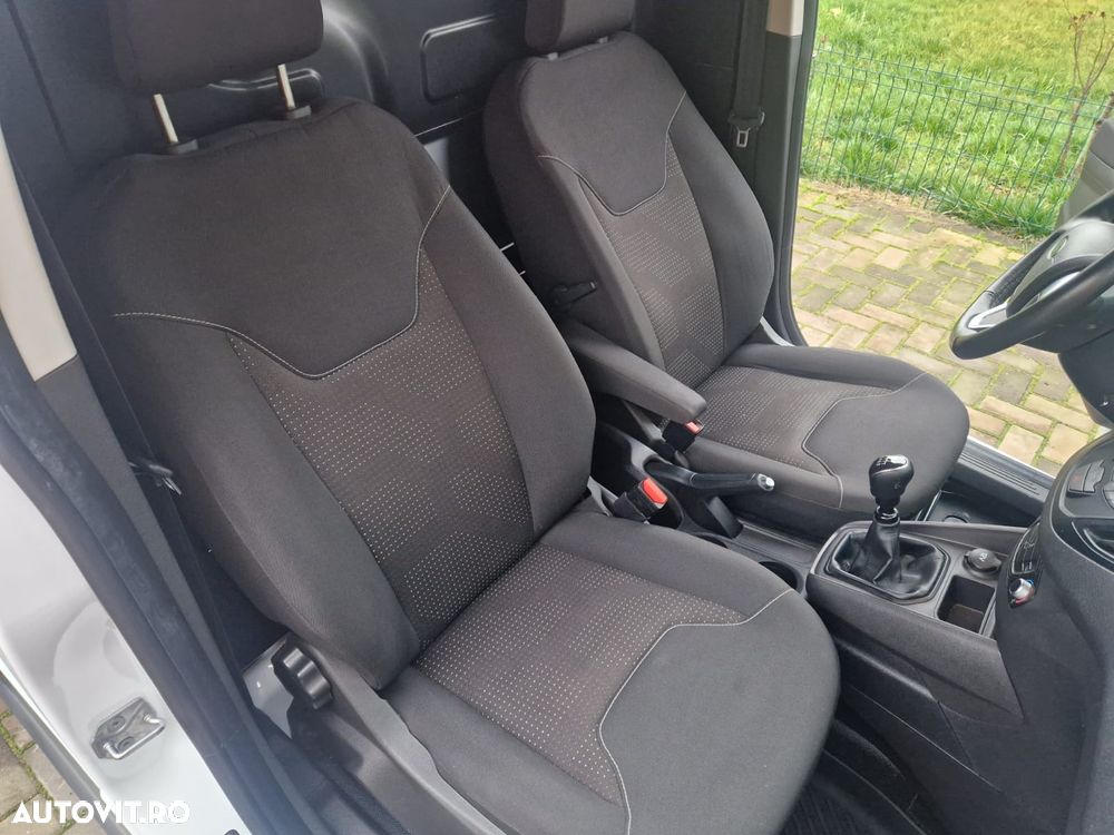 Ford Tourneo Courier - 11