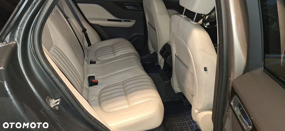 Jaguar F-Pace 35t AWD Portfolio - 8