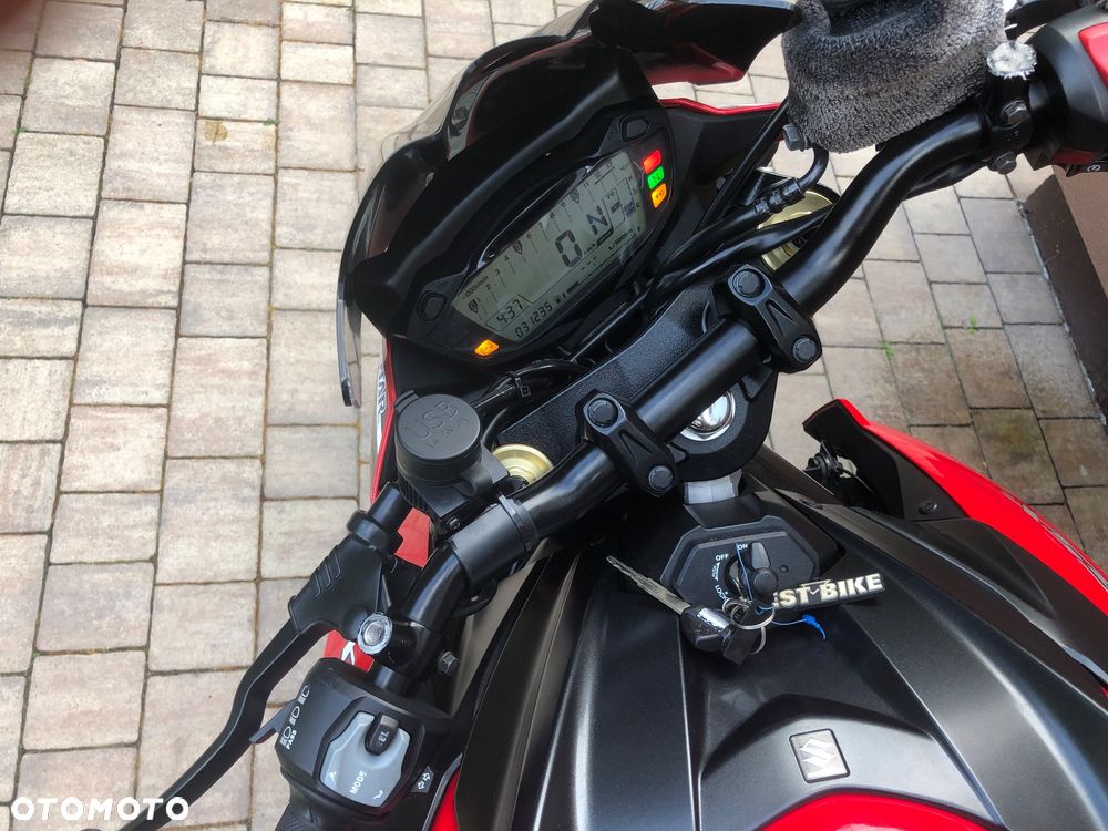 Suzuki GSX - 21