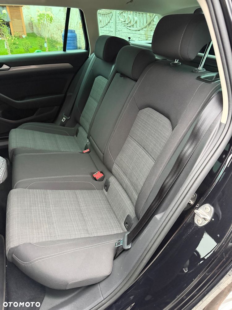 Volkswagen Passat - 16