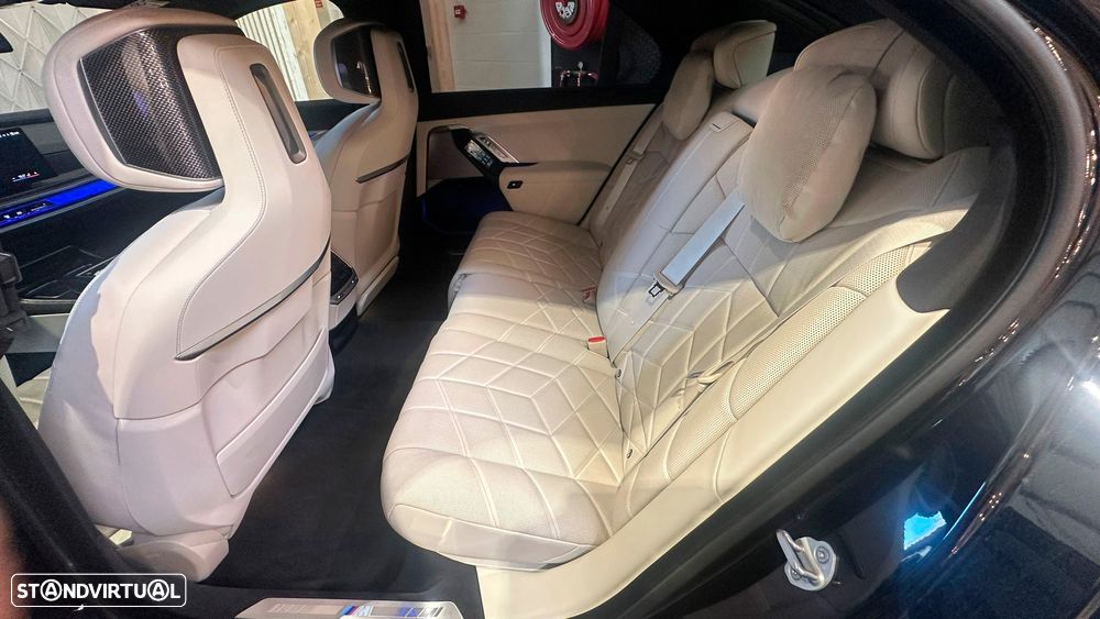 BMW 750 750e xDrive Pack Desportivo M Pro - 17