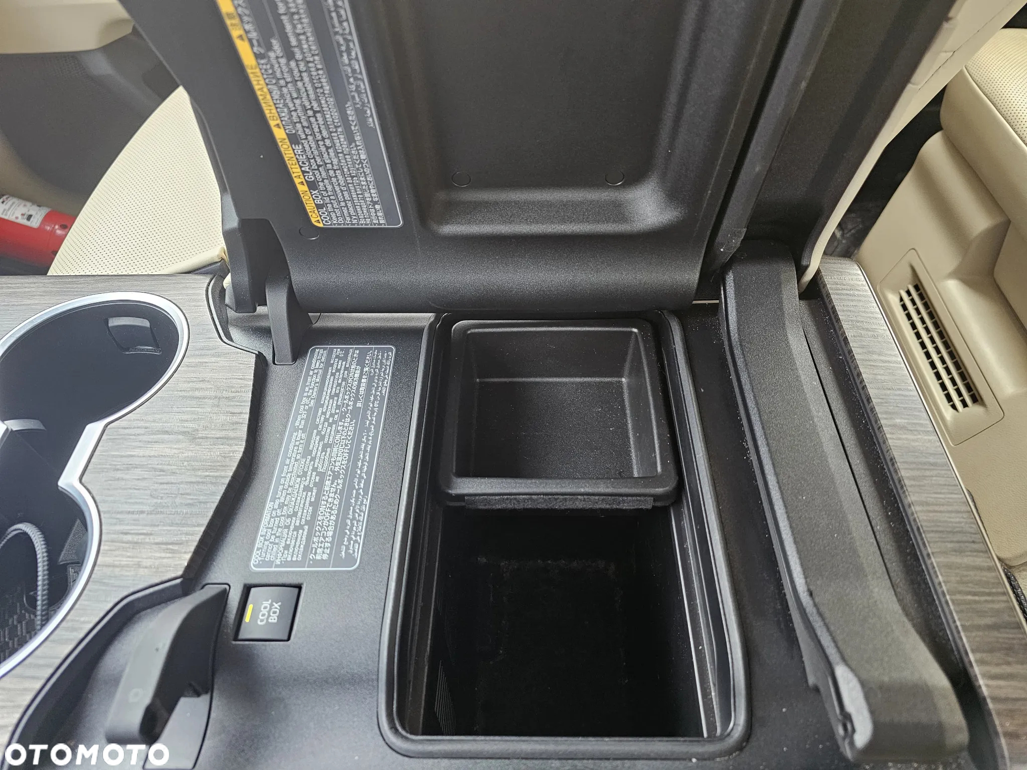Toyota Land Cruiser - 35