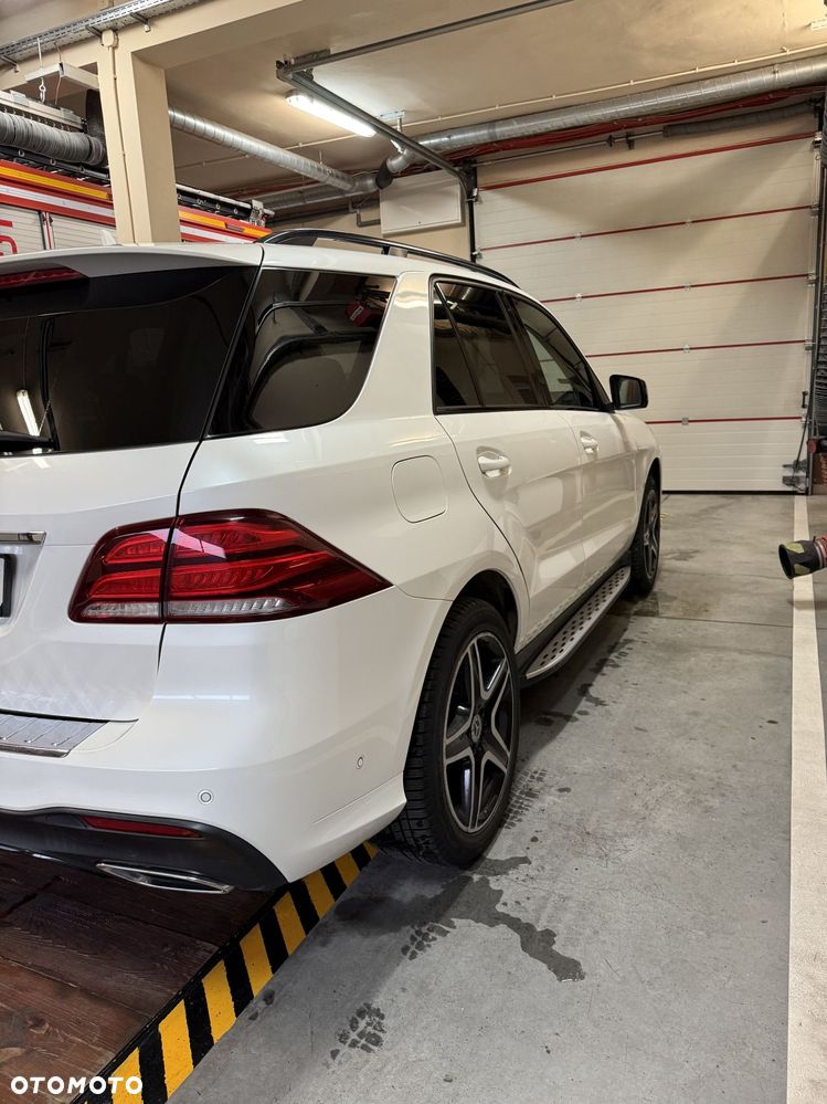 Mercedes-Benz GLE 250 d 9G-TRONIC AMG Line - 4