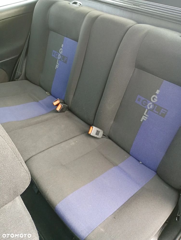 Volkswagen Golf - 32