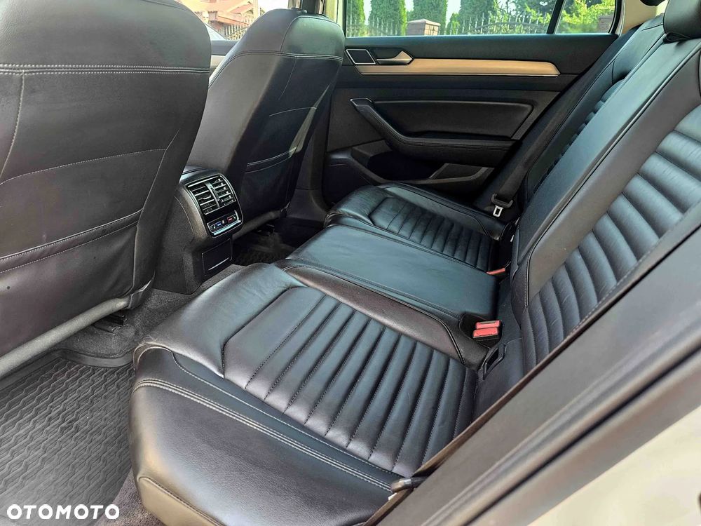 Volkswagen Passat Variant 2.0 TDI SCR 4Motion DSG (BMT) Highline - 18