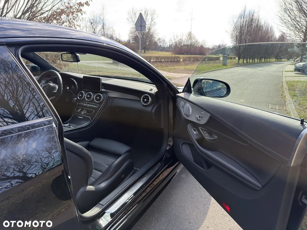 Mercedes-Benz Klasa C 300 9G-TRONIC Night Edition - 7