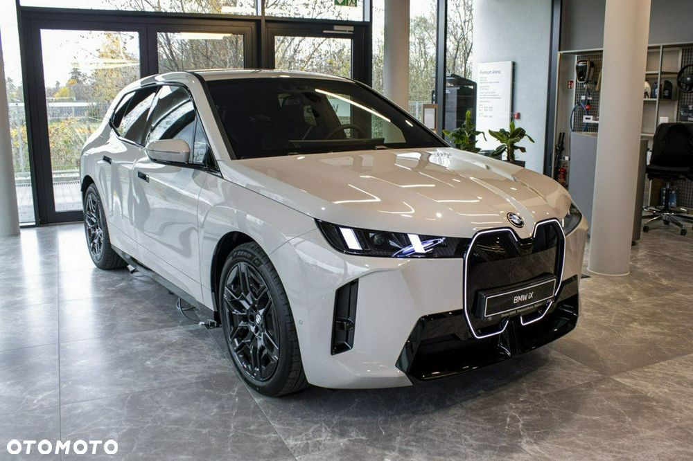 BMW iX - 4