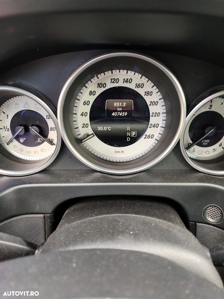 Mercedes-Benz E 220 BlueTEC 4MATIC - 11