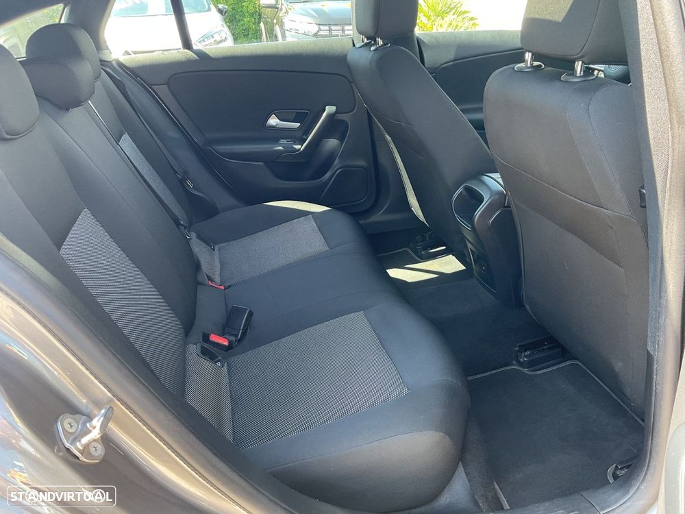 Mercedes-Benz CLA 180 d Shooting Brake Progressive Aut. - 35