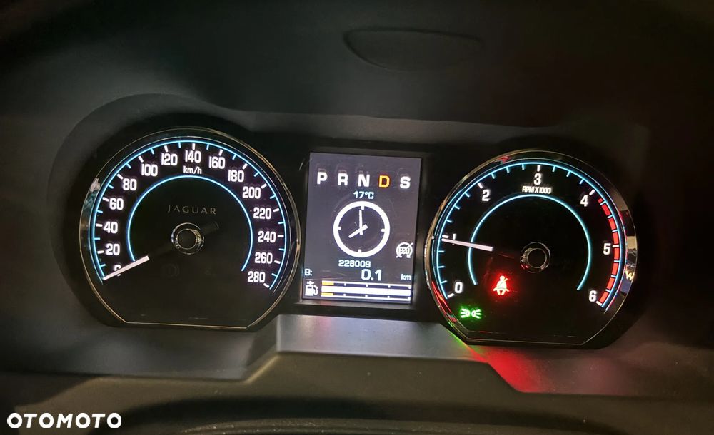 Jaguar XF 2.2 D Premium Luxury - 17