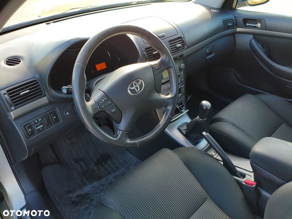Toyota Avensis 1.8 VVT-i - 9