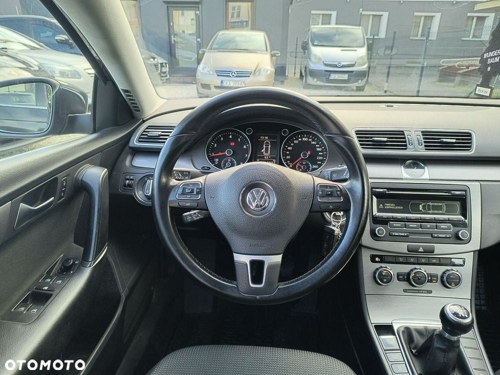 Volkswagen Passat - 13