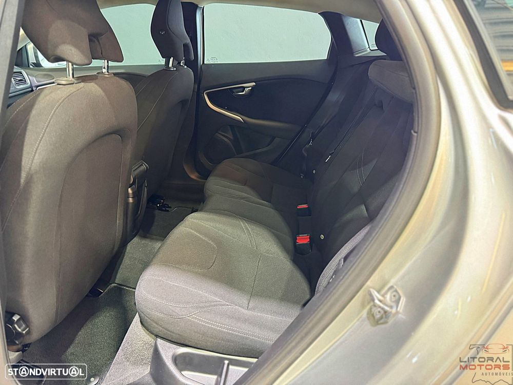 Volvo V40 1.6 D2 Momentum Powershift Eco - 16