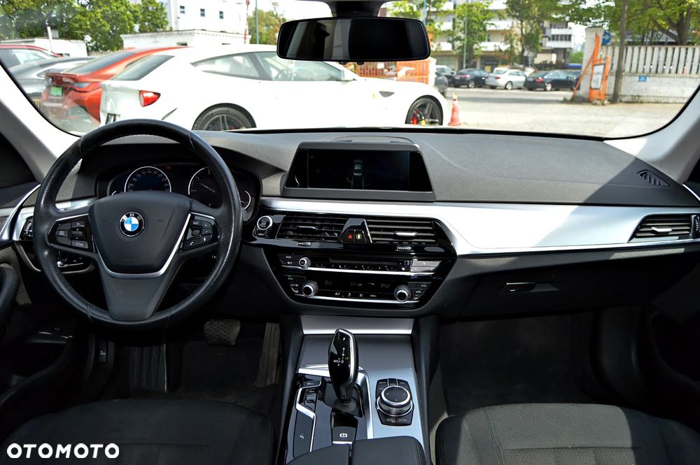 BMW Seria 5 518d - 11