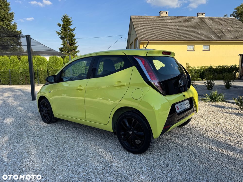 Toyota Aygo x mit x-business Paket - 14