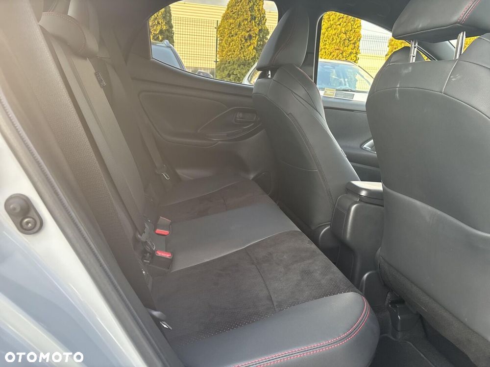 Toyota Yaris Hybrid 1.5 GR Sport - 11