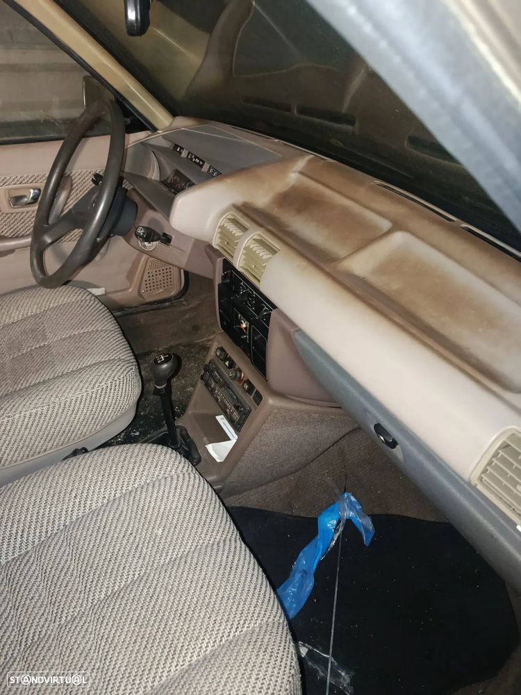 Peugeot 305 - 9