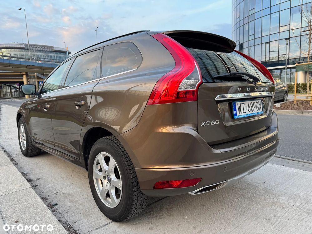 Volvo XC 60 D5 AWD Momentum - 8