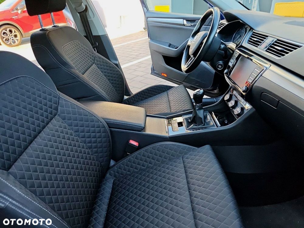 Skoda Superb 2.0 TDI Premium Edition - 6