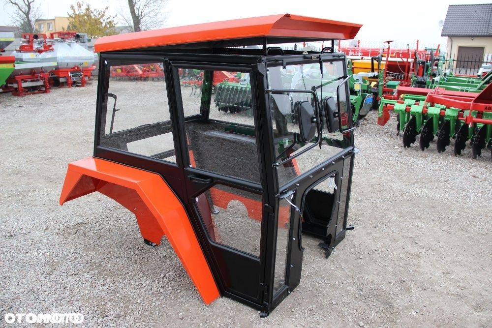 Kabina ciągnikowa do ciągnika C 330 LUX z błotnikami SZYSZKA CE - 6