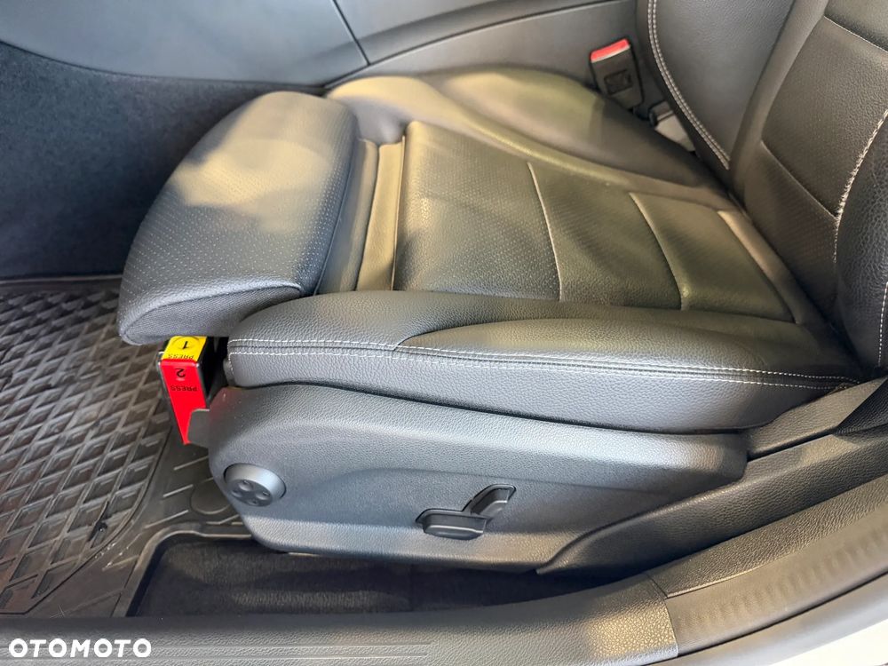 Mercedes-Benz Klasa C 200 4-Matic 9G-TRONIC - 13