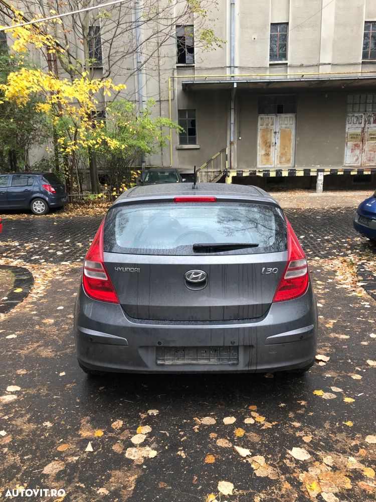 Dezmembrez Hyundai I30 2008 benzina gri inchis - 12