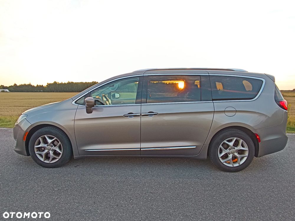 Chrysler Pacifica - 2