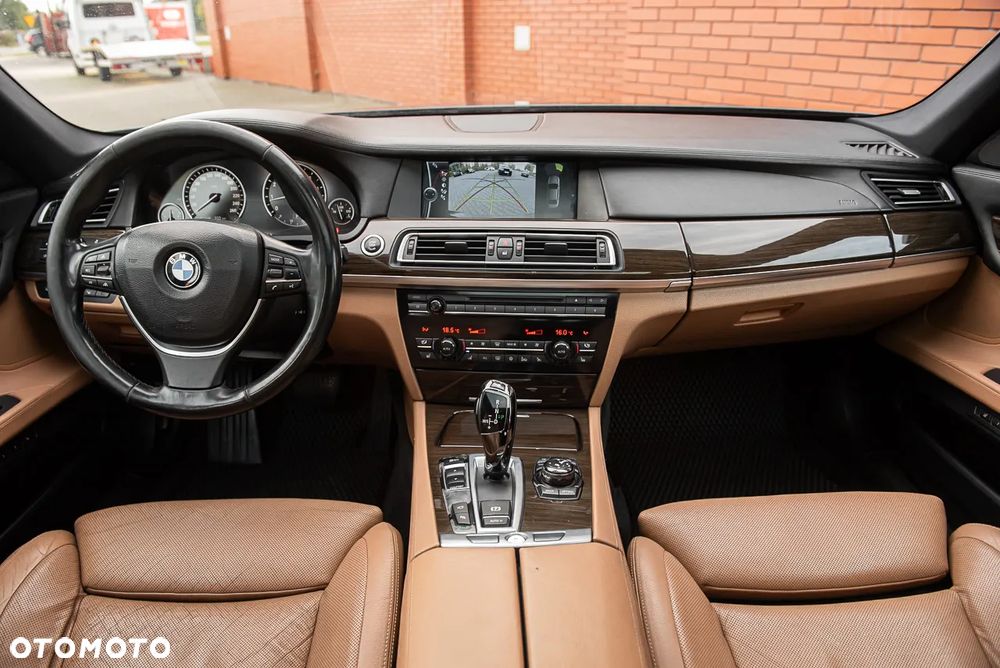 BMW Seria 7 750Li - 29