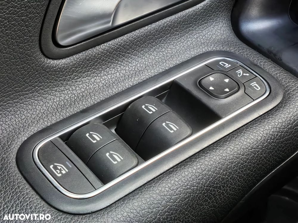 Mercedes-Benz A 180 d Sedan 8G-DCT - 27