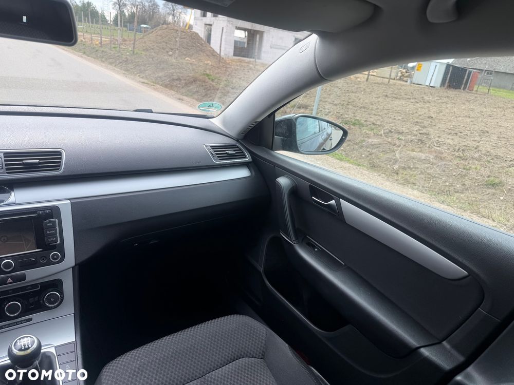 Volkswagen Passat 1.6 TDI BlueMotion Technology Trendline - 22