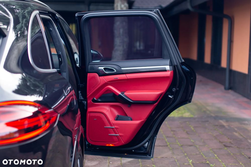 Porsche Cayenne Turbo S - 14