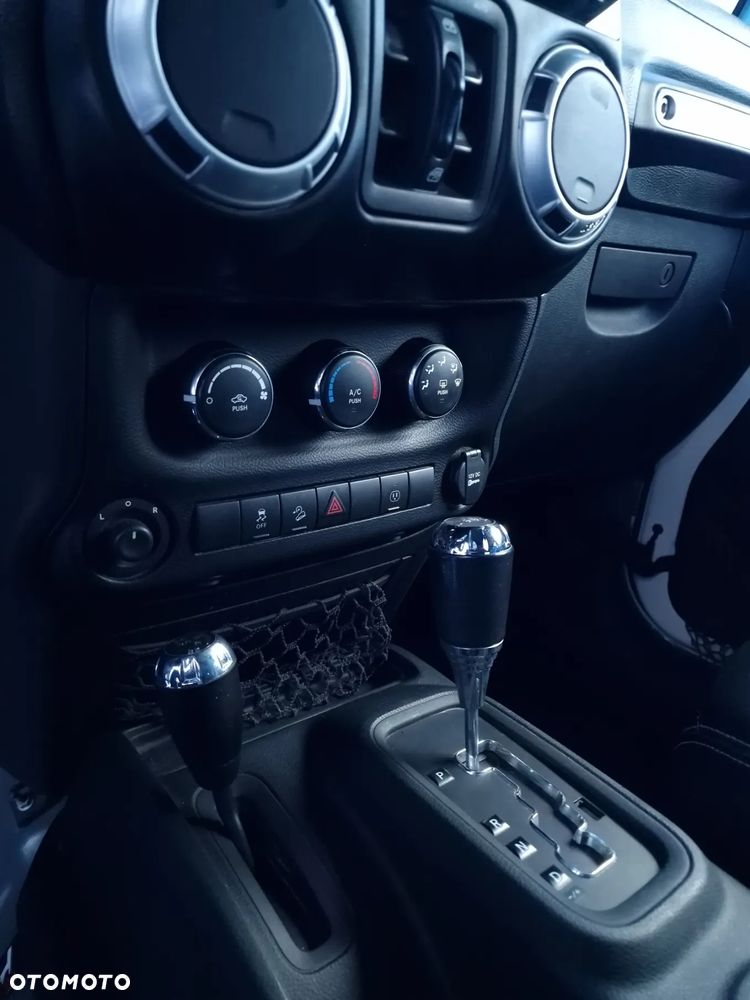 Jeep Wrangler 3.6 Unlim Rubicon X - 23