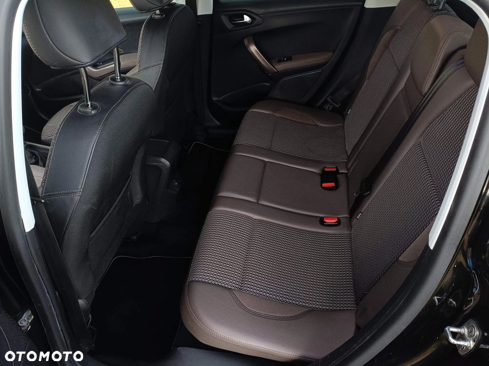 Peugeot 2008 1.6 e-HDi Allure S&S - 16