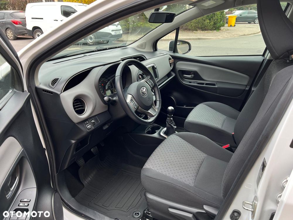Toyota Yaris 1.33 Premium EU6 - 13