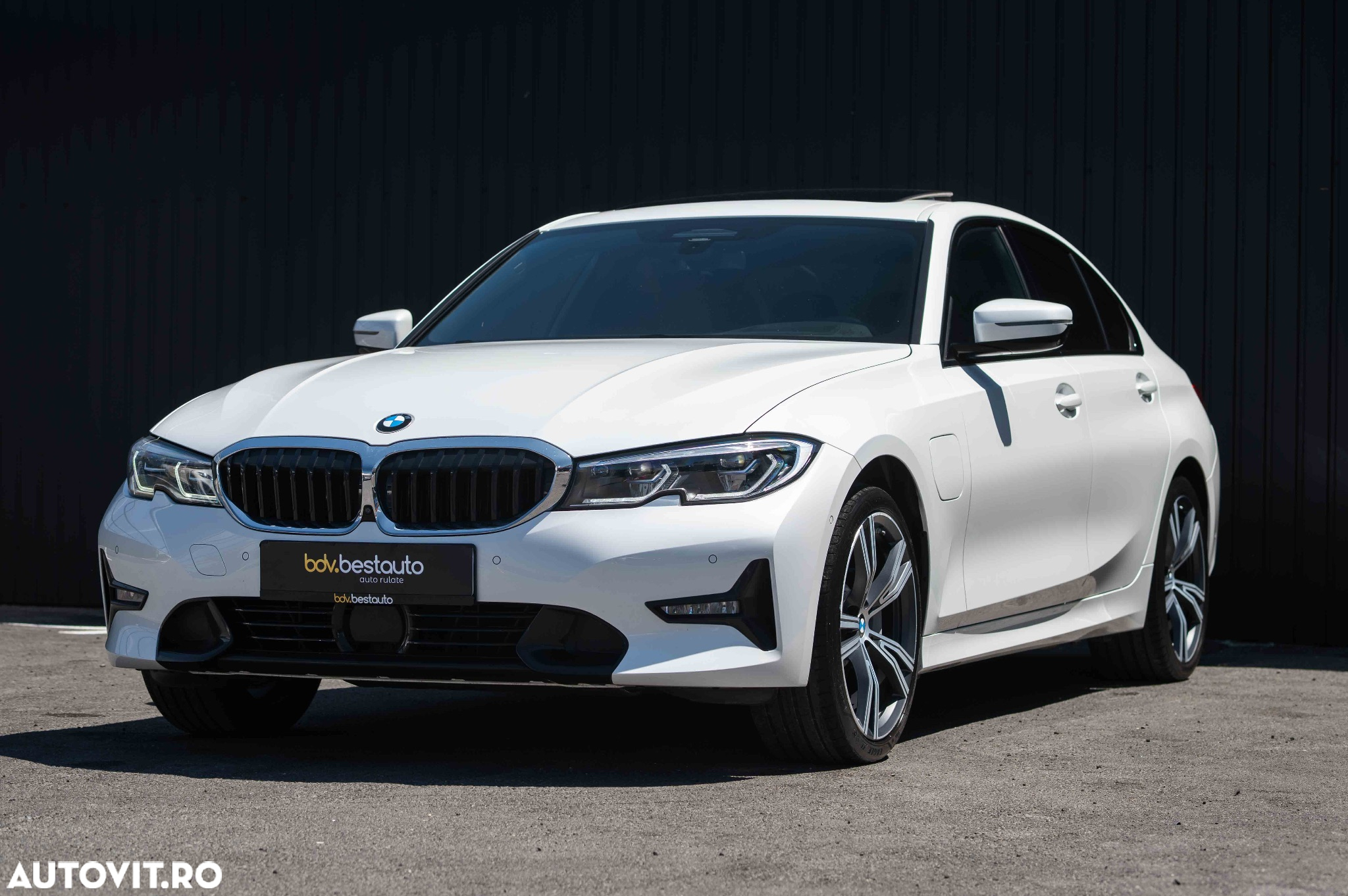 BMW Seria 3 330e xDrive AT PHEV - 33