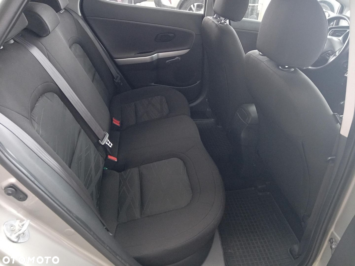 Kia Ceed - 12