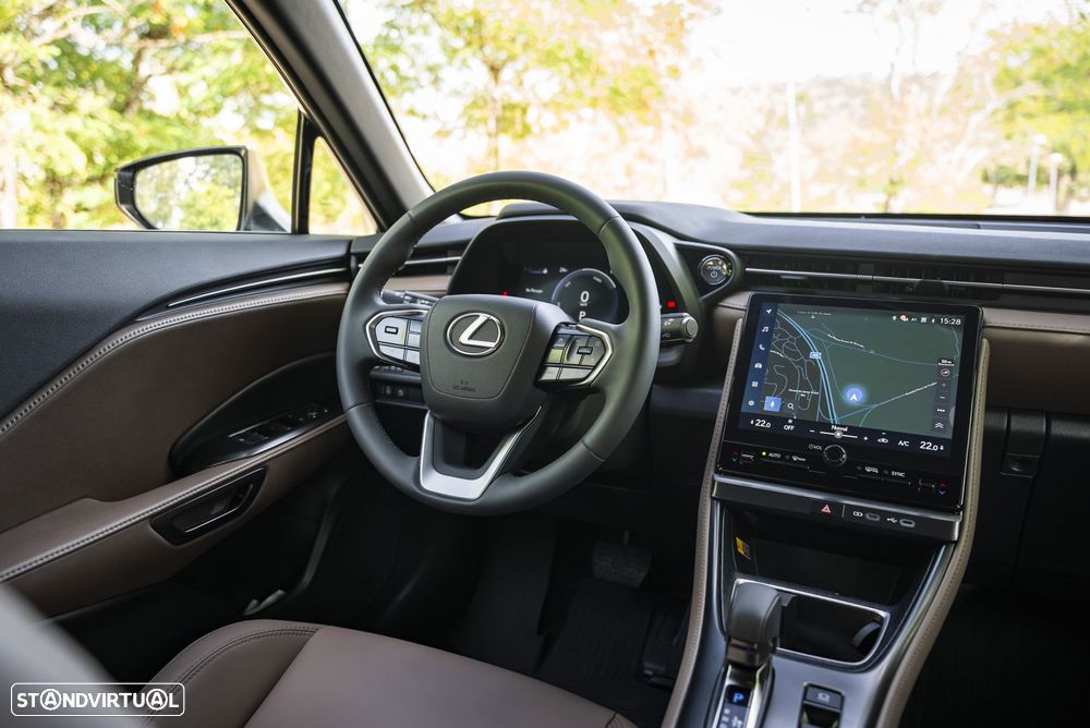 Lexus LBX Elegant - 11