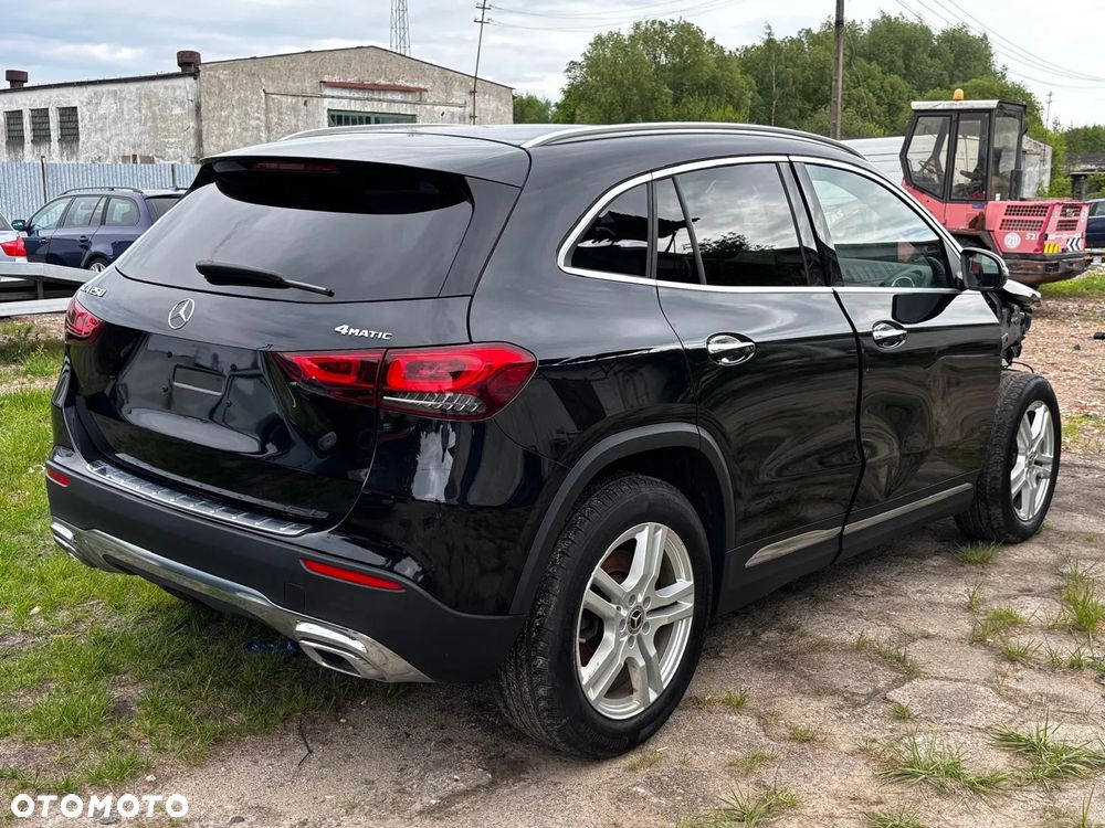Mercedes-Benz GLA 250 4Matic 8G-DCT Special Edition - 5