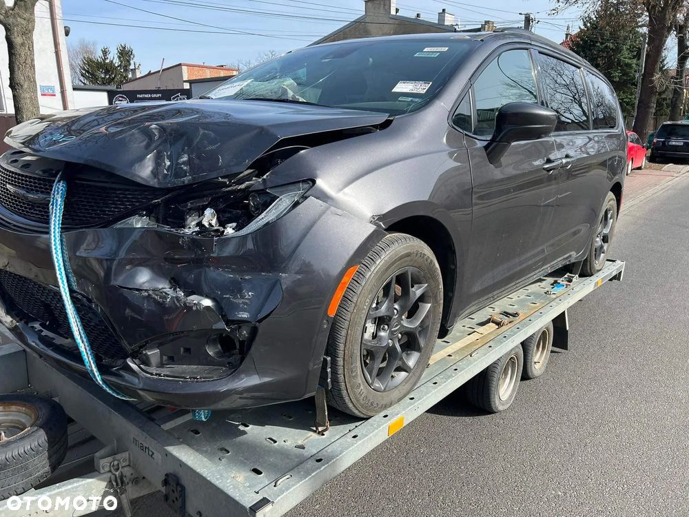 Chrysler Pacifica - 14