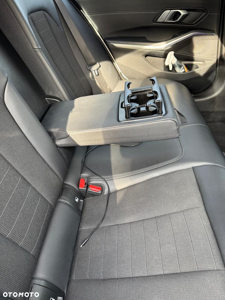 BMW Seria 3 318i Sport - 12