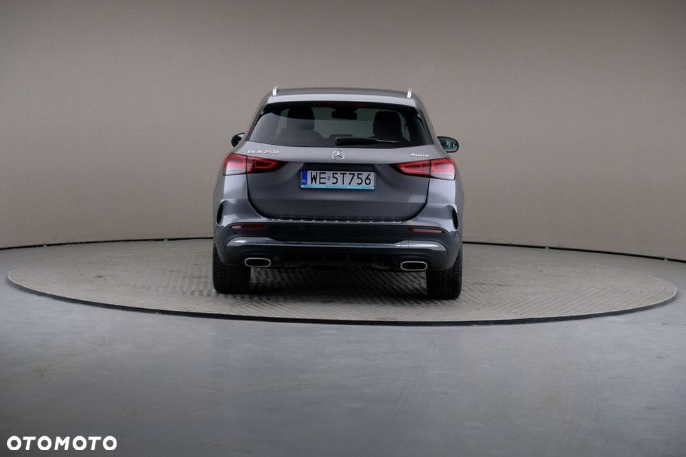 Mercedes-Benz GLA - 5