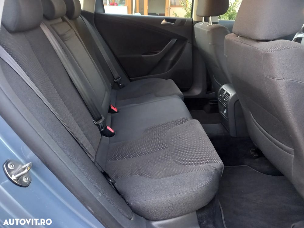Volkswagen Passat 2.0 TDI Comfortline - 16
