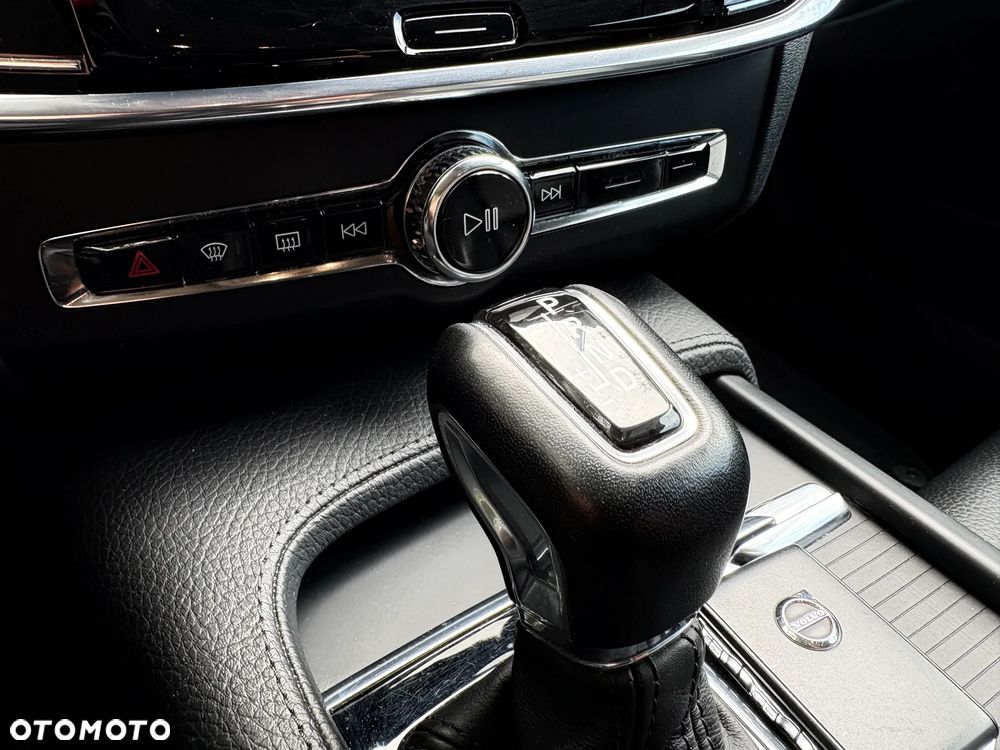 Volvo S90 D4 Momentum - 17