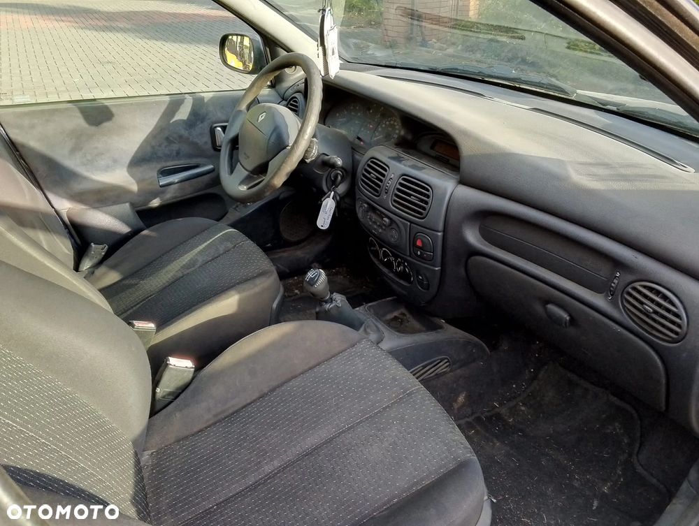 Renault Megane I FL (99-02.) 1.6 B 107KM. Silnik K4M700 Skrzynia JB3953  lakier OV460 - BLUE KING BC.Cały na części. GWARANCJA !!!  Przód Tył Zestaw Komplet Drzwi Klapa Zderzak Błotnik Maska Grill Atrapa Szyba Pas Lampa Lusterko Boczki Fotel Kanapa Kokpit Deska Rozdzielcza Przełącznik Włącznik Sterownik Przewody Wiązka Instalacja Moduł Komputer Czujnik Listwa Pompa Alternator Wtryski Głowica Rozrusznik Kompresor Sprzęgło Dwumas Silnik Skrzynia ABS Klimatyzacji Paliwa Wspomagania Kolektor Turbina Przepustnica Zawór Chłodnica Koło Hak Belka Sanki Zawieszenie Mcpherson Półoś Amortyzator Wydech Tłumik Zacisk Most - 11