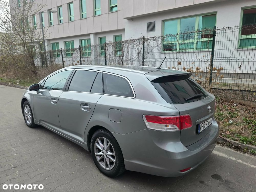 Toyota Avensis Touring Sports 1.8 Team Deutschland - 4