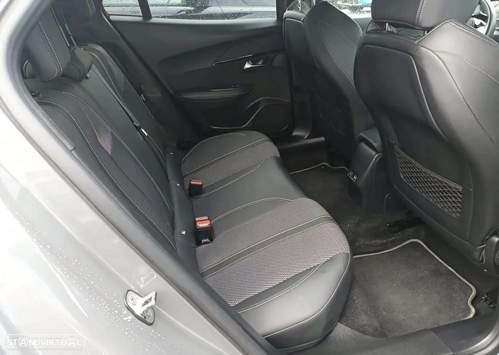 Peugeot e-2008 50 kWh GT - 11