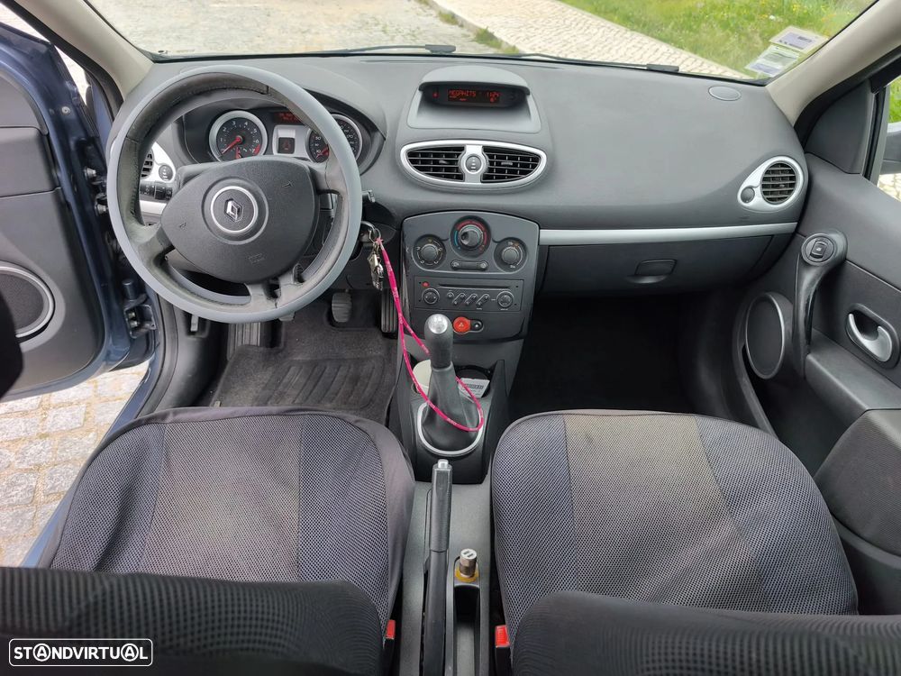 Renault Clio 1.2 16V Confort - 12