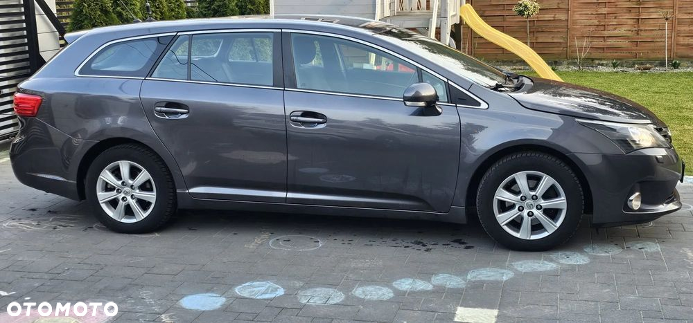 Toyota Avensis 1.8 Style - 11
